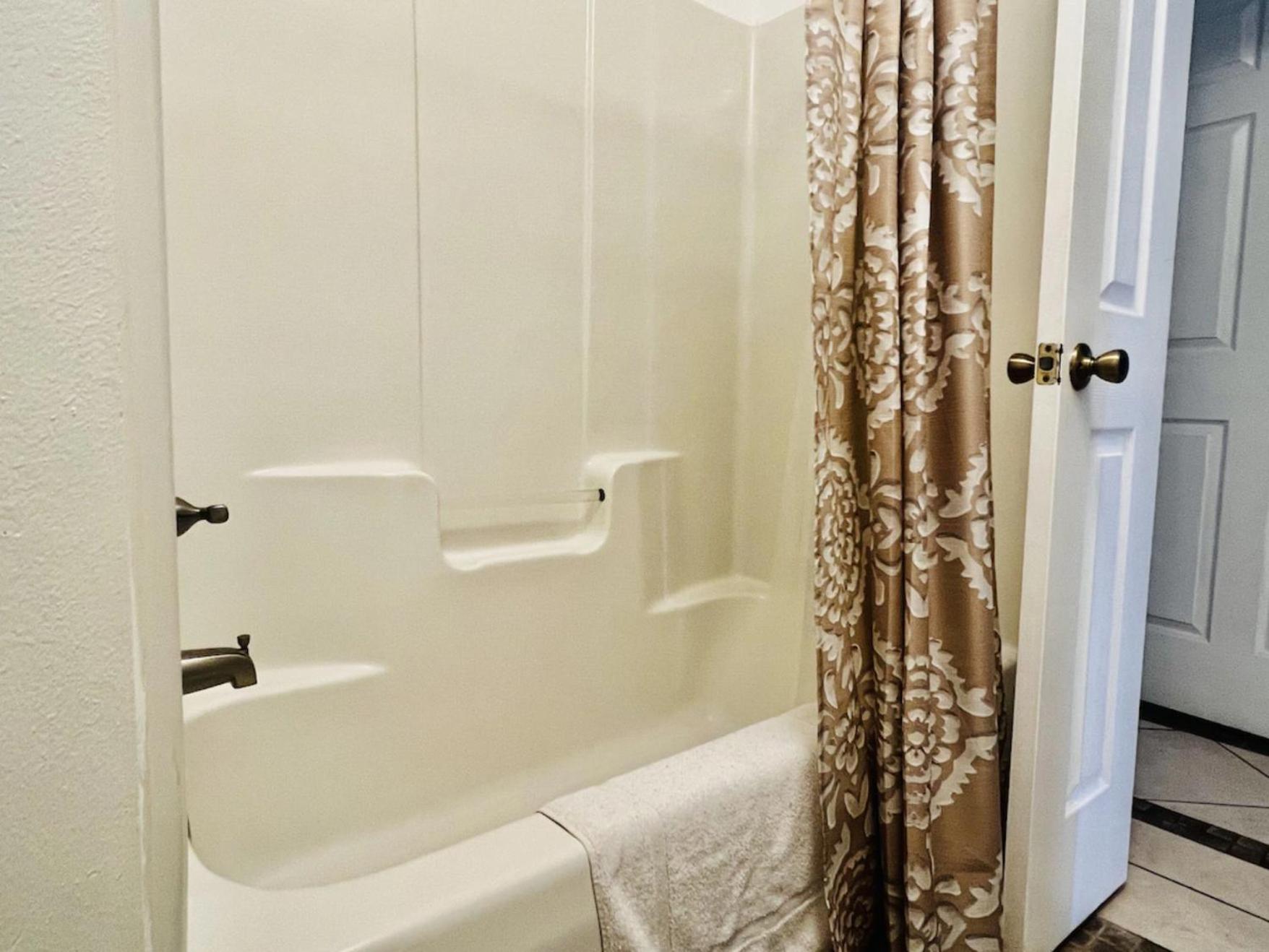 Charming 2 Bdr 1 Bath Home Fenced Byard N Pensacola Pet Friendly Close To Bases ภายนอก รูปภาพ